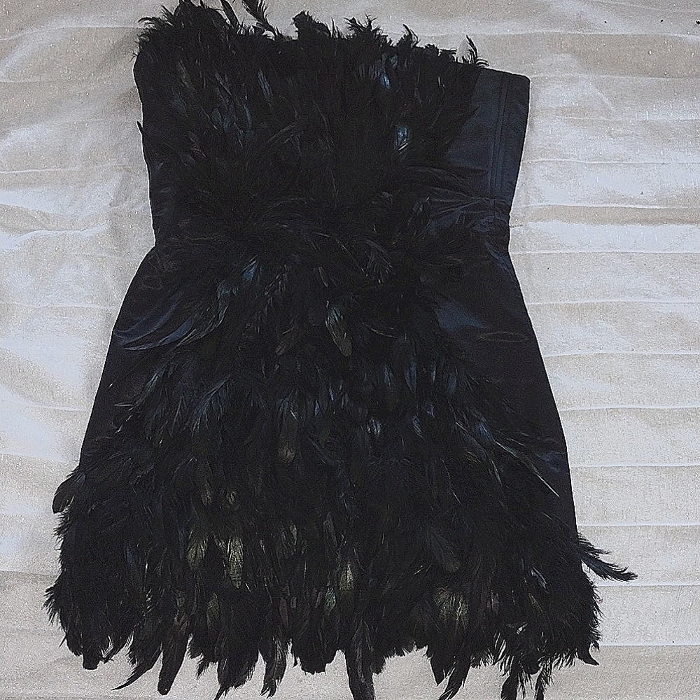 BRAND NEW!!!! Black Feather Cocktail - Dress Size: M - Brand: ELLAÉ LISQUÉ